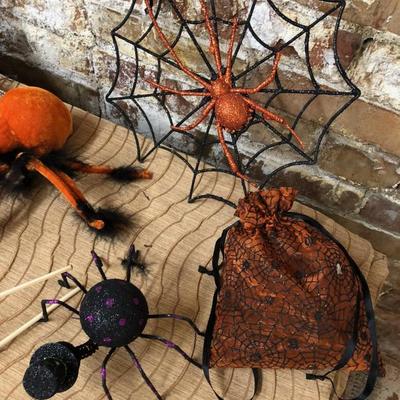 Halloween decorations 9pc lot Spiders