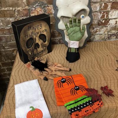 Halloween decor lot Lighted Skulls & Hands