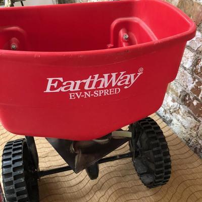 EarthWay Ev-N-Spred Lawn Fertilizer Spreader