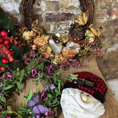 Chrsitmas Holiday Wreath & Santa lot