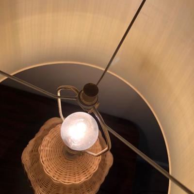 Wicker table lamp