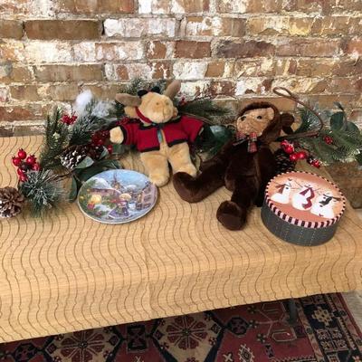 Christmas decor lot Goebel Plate-Stuffed Animals