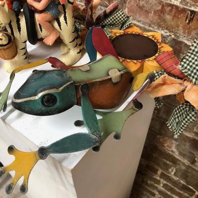 Household Decor Whimsical Figures & Metal Art Frog