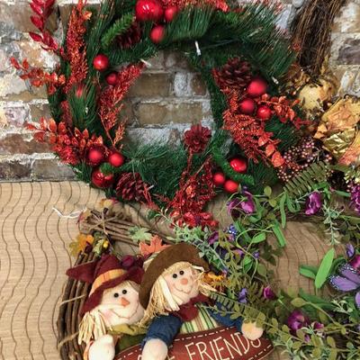 Chrsitmas Holiday Wreath & Santa lot