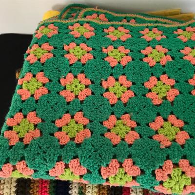 Lot 21 - Blankets and Afghans 