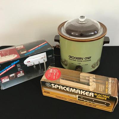 Lot 32 - Crockpot + Vintage Kitchen Tools 