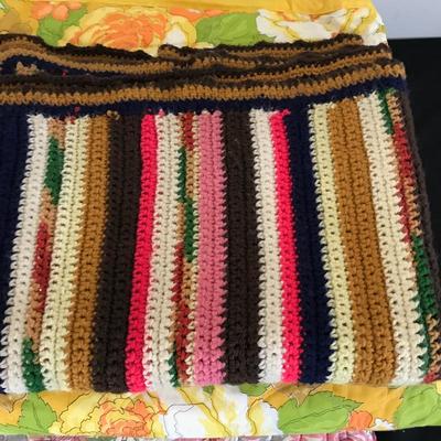 Lot 21 - Blankets and Afghans 