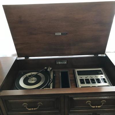 Lot 39 - Zenith Stereo Cabinet 