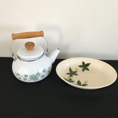 Lot 36 - Ivy Teapot and Bowl