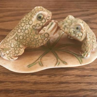 Ivory-like (bone?) Frog Miniature Figurine (Item #701)
