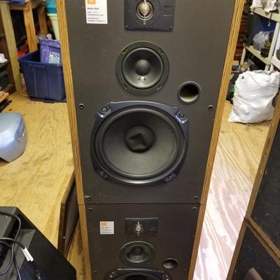 JBL J325a speakers set of 2