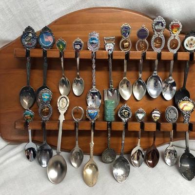 Lot of 22 Collectible Spoons (Item 923)