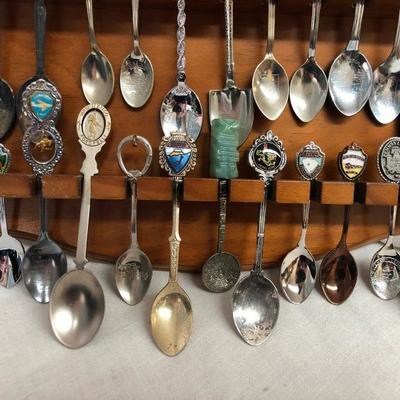 Lot of 22 Collectible Spoons (Item 923)
