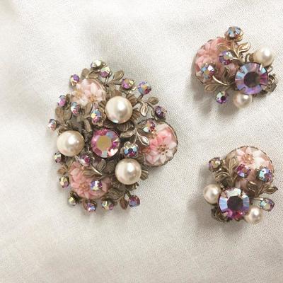 Vintage Brooch w/ matching clip-on earrings (Item 921)