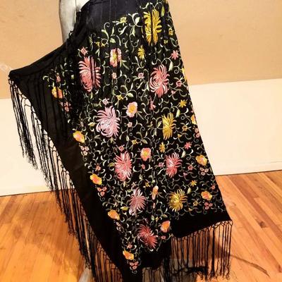Vintage Antique silk embroidered Piano shawl w/ 14" fringes Amazing