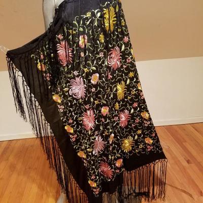 Vintage Antique silk embroidered Piano shawl w/ 14" fringes Amazing