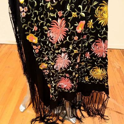 Vintage Antique silk embroidered Piano shawl w/ 14" fringes Amazing