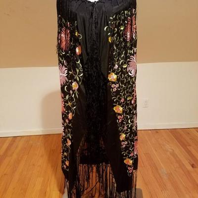 Vintage Antique silk embroidered Piano shawl w/ 14" fringes Amazing