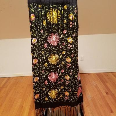 Vintage Antique silk embroidered Piano shawl w/ 14" fringes Amazing