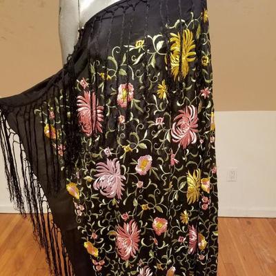 Vintage Antique silk embroidered Piano shawl w/ 14" fringes Amazing