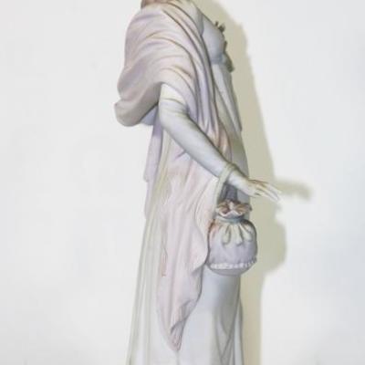 Vintage Lladro Porcelain Statue 17