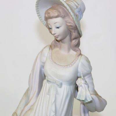 Vintage Lladro Porcelain Statue 17