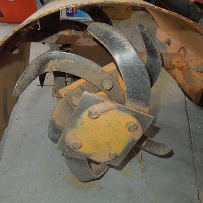 Lot 177: Briggs and Stratton 550 Series Gas Garden Tiller with Manual