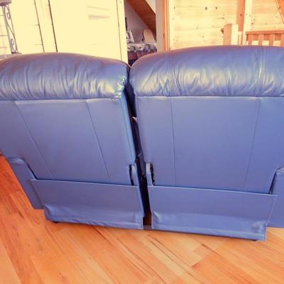 Lot 31: La-Z-Boy Leather Dual Recliner Love Seat