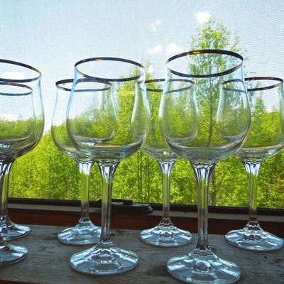 Lot 229: Seventeen Noritake "Bradford" Gold Rim Wine Glasses