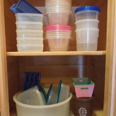 Lot 98: Tupperware Plastics Lot