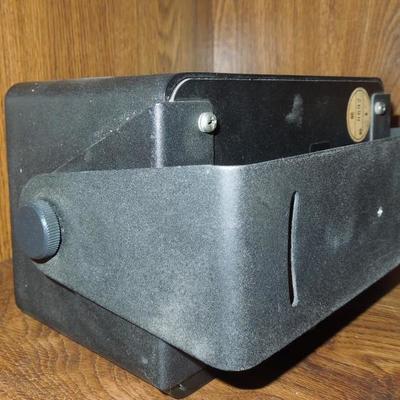 Lot 163: Realistic Minimus 7 Mounting Portable Speakers w/ Remote Switch
