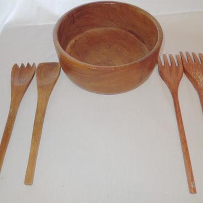 Lot 73: Wood and wicker Lot