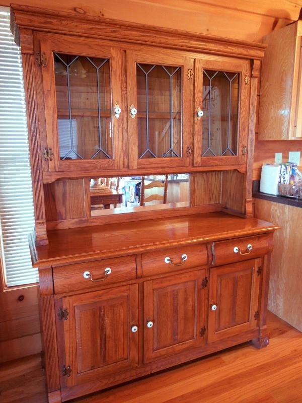Lot 40 Keller Memories Lighted Oak Leaded Glass Buffet Hutch With Mirror Estatesales Org