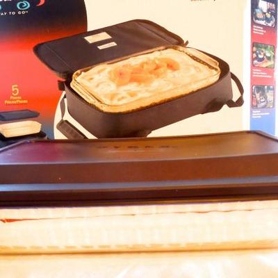 Lot 120: Pyrex Portables Covered Casserole in Box