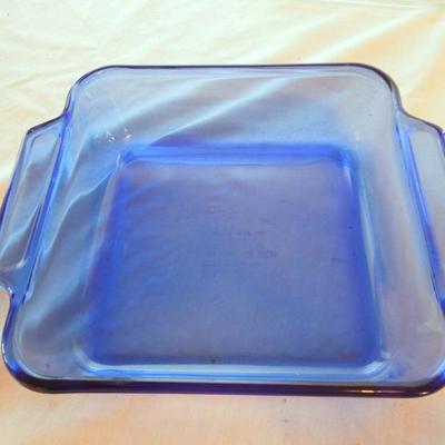 Lot 80: Five Baking Casserole Dishes Pyrex and Corningware