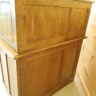 Lot 148: Reproduction 4 Drawer Rolltop Desk with Dividers
