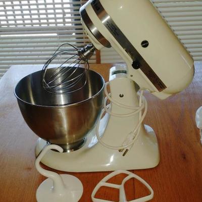 Lot 248: Kitchen Aid Multi Function Mixer with Attachment Pak FPP-A