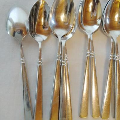 Lot 65: Oneida Stainless Cutlery 64 Piece Set for 12
