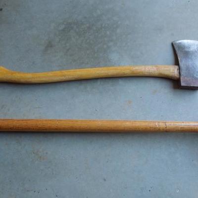 Lot 222: Axe and Sledge Hammer