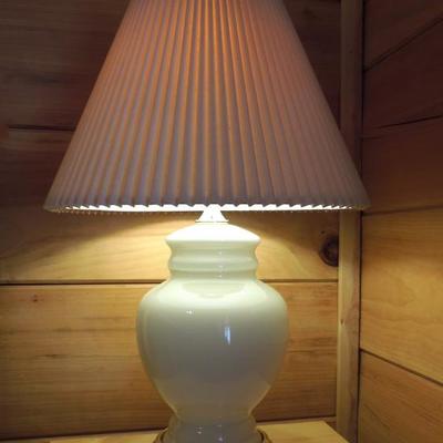 Lot 108: Glass and Brass Ginger Jar Table Lamp