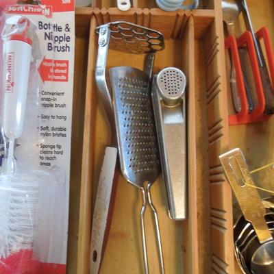 Lot 67: Mega Lot of Kitchen Tools, Gadgets and Sectional Storage Divider