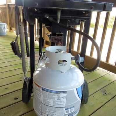 Lot 60: Weber Gas Grill with Two 15 lb Propane Tank Grilling Tools