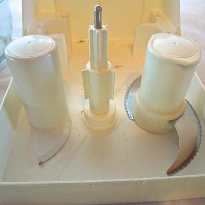 Lot 95: Kitchen Aid 11 Cup Food Processor w/ Attachements 