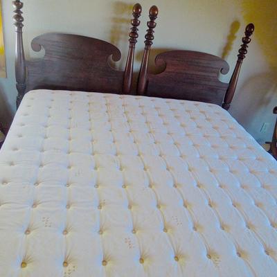 Lot 1: Twin Bed Set with King Size Simmons Beauty Sleep Pillowtop Mattress  