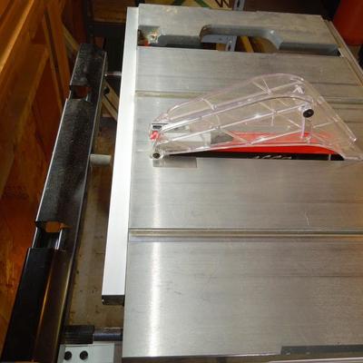 Lot 215: Porter and Cable Jobsite 10" Table Saw Machine Shop