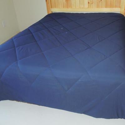 Lot 127: Full Size Comforter and Sheets