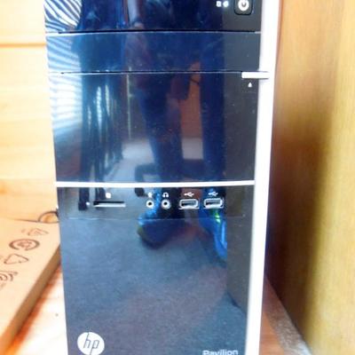 Lot 114: HP Desktop Computer Package with Lots of Extras