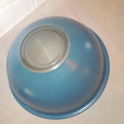 Lot 78: Pyrex and Vintage Glassware Lot 