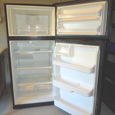 Lot 159: Frigidaire Black Refrigerator/Freezer 18 Cu Ft.