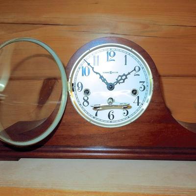 Lot 53: Howard Miller Westminster Chiming Mantle Clock with Key 